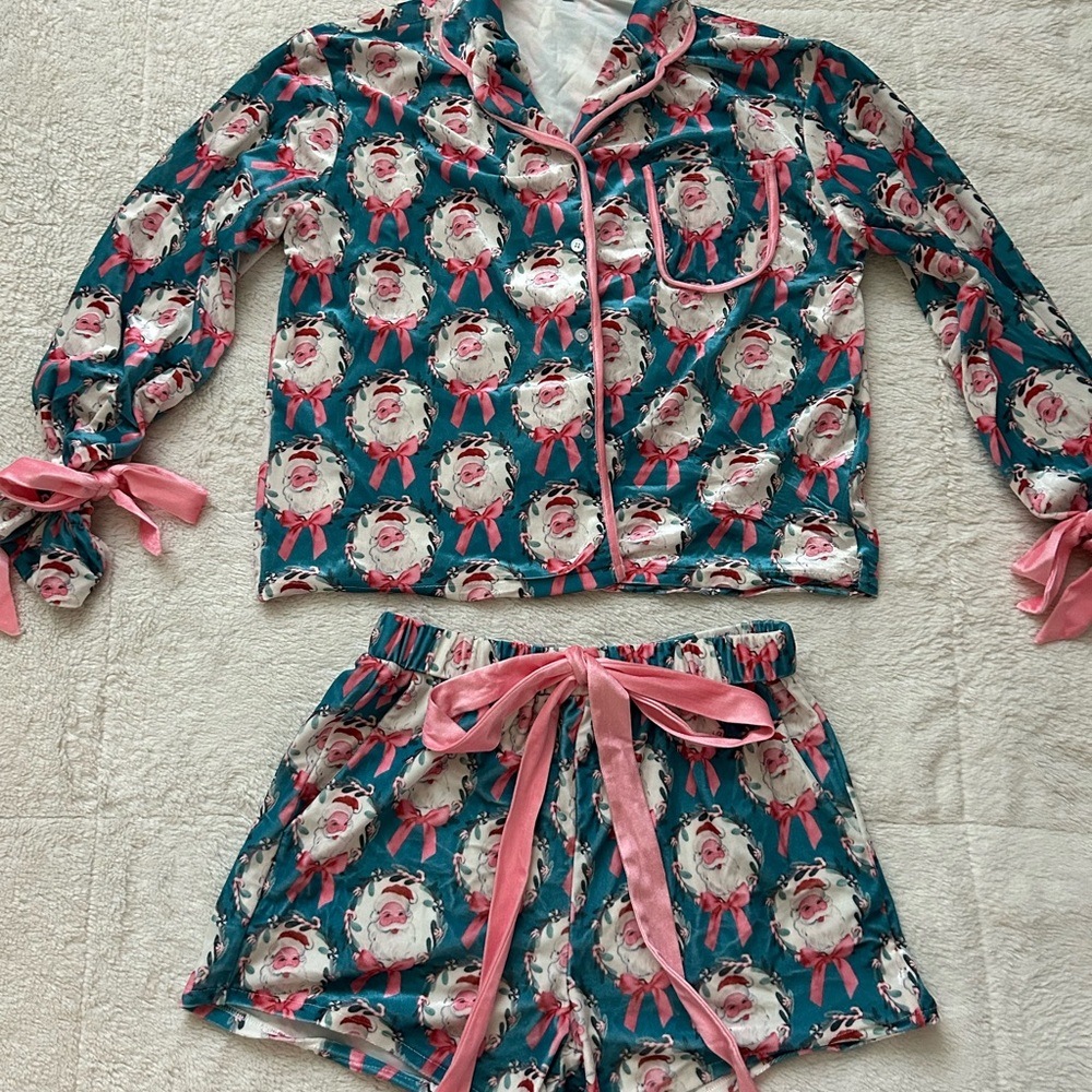 Women’s Vintage Santa Pajamas with Velvet Bows Size Large